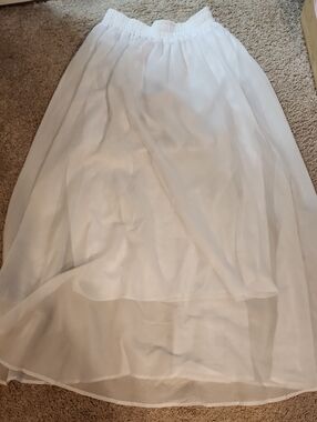 Flowy White Maxi Skirt Size Medium EUC